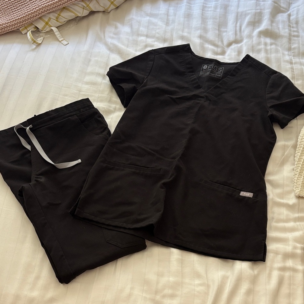 Figs Classic Black Scrub Set
